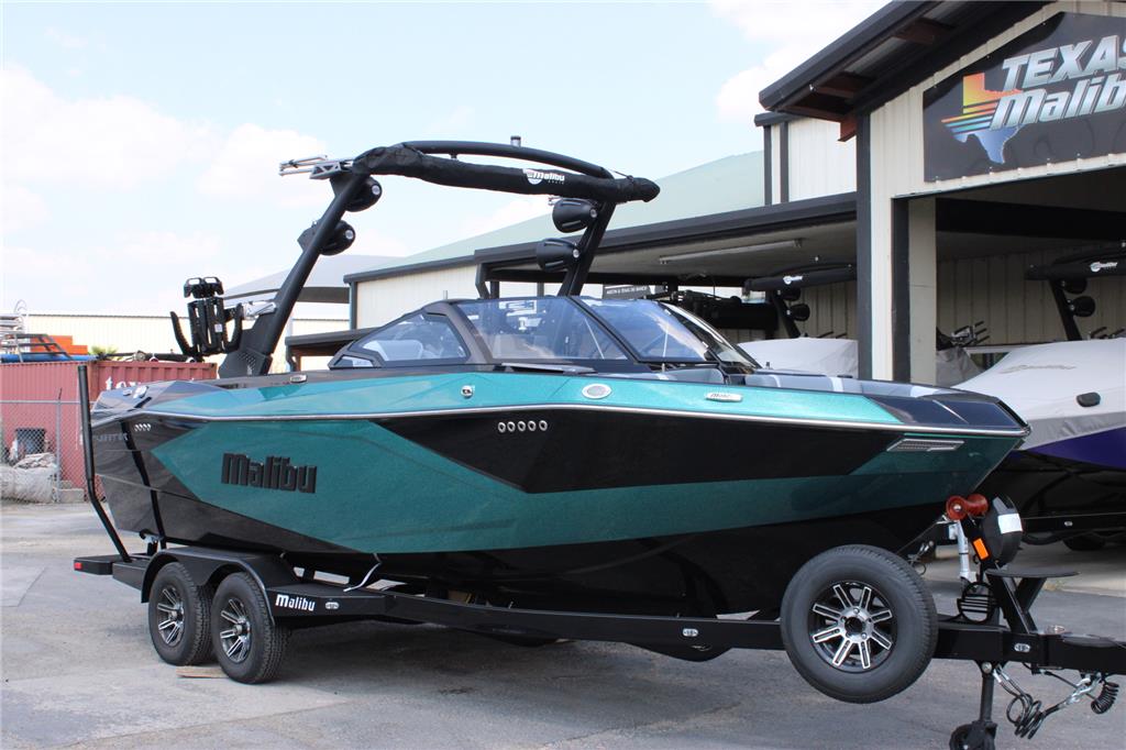 2024 Malibu 23 LSV