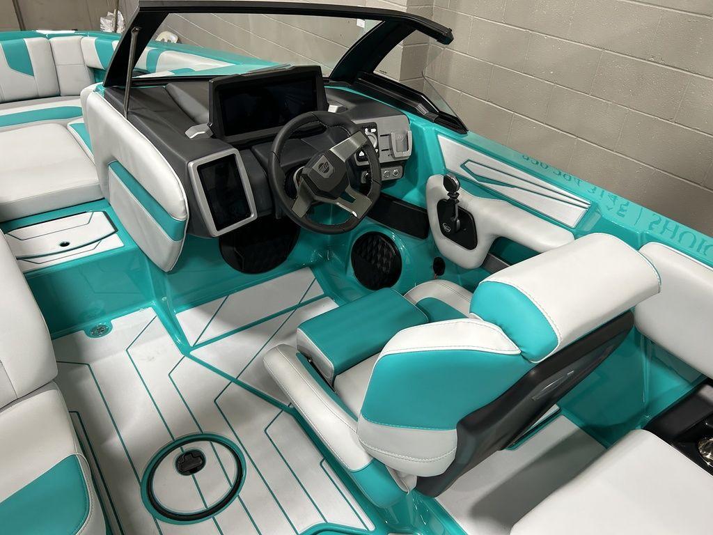 NEW 2023 Malibu 21 LX