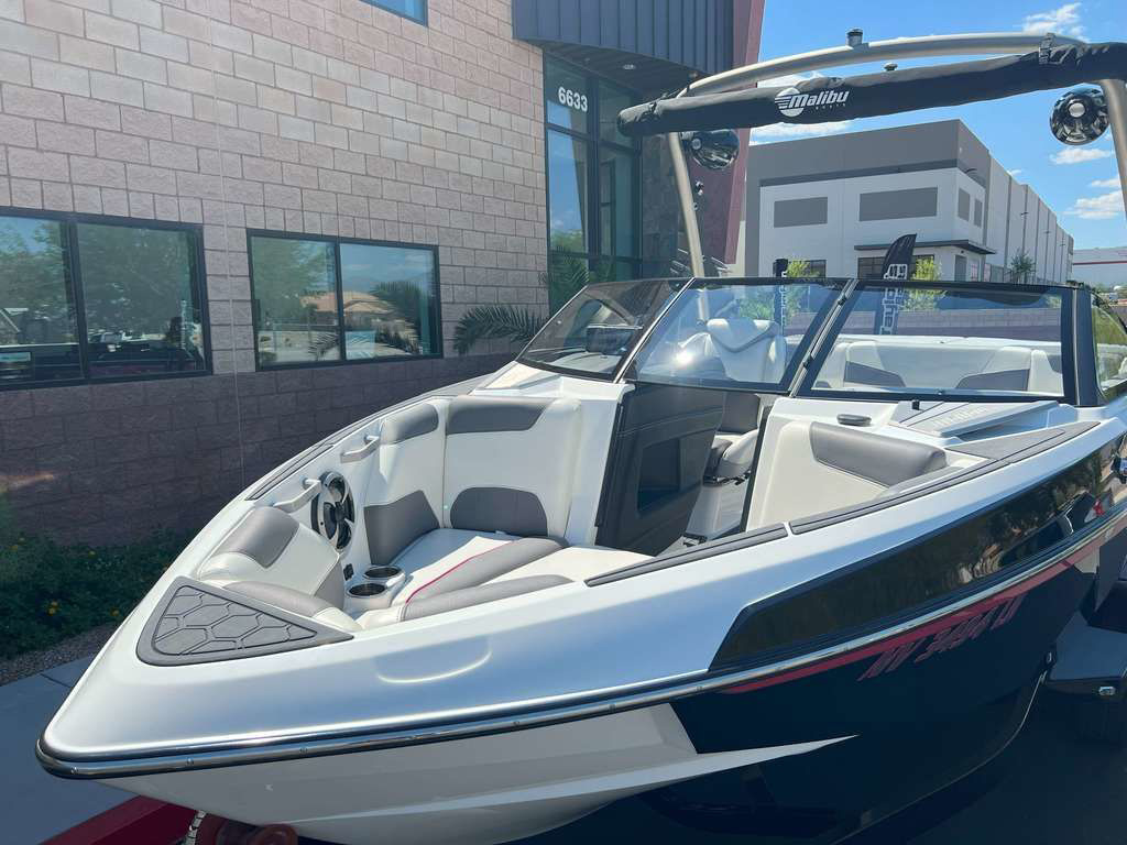 2021 Malibu 22 LSV