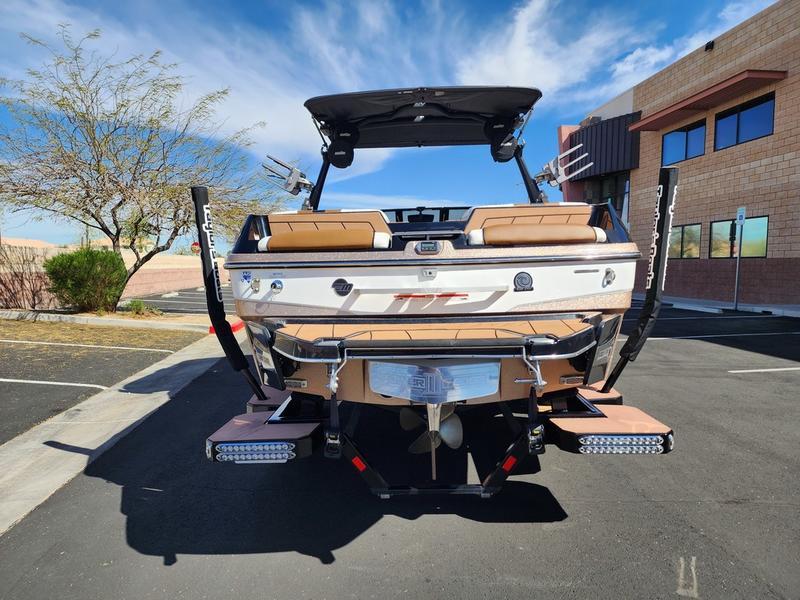 2022 Malibu 23 LSV