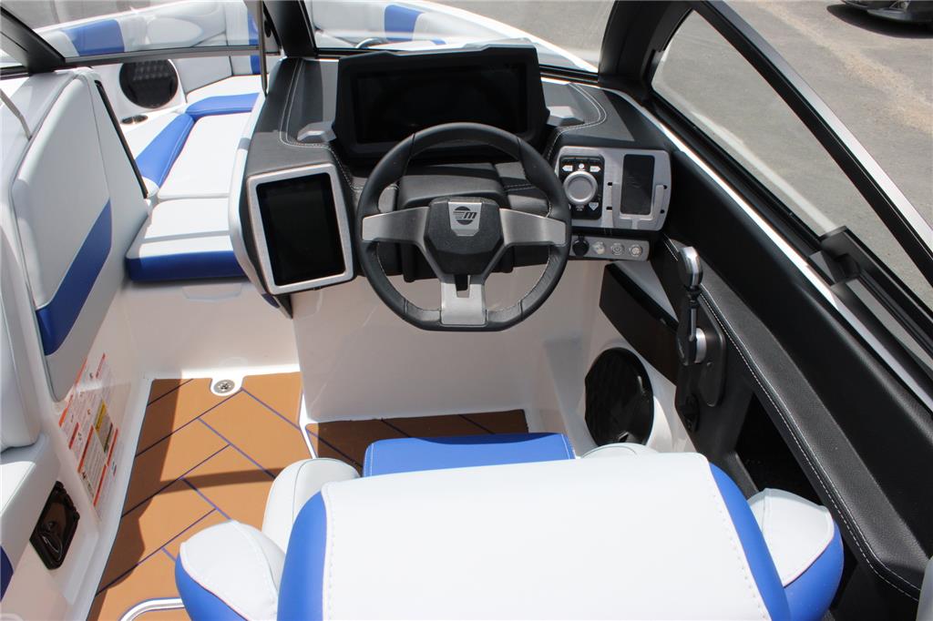 2023 Malibu 22 LSV
