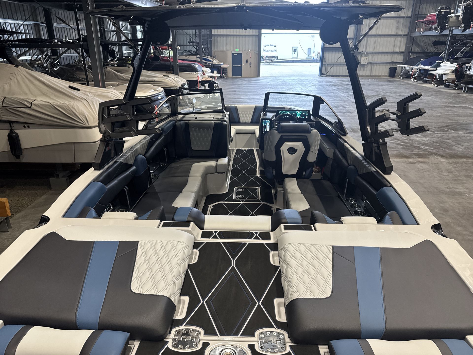 2025 Malibu M230