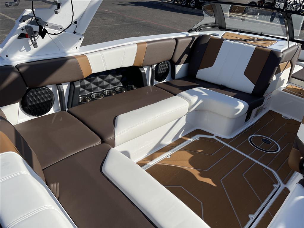 2024 Malibu Boats Wakesetter 21 LX