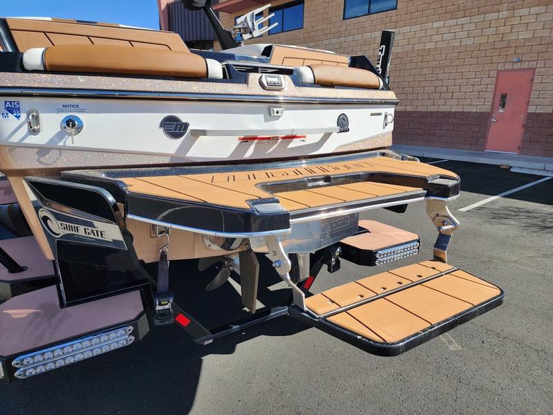 2022 Malibu 23 LSV