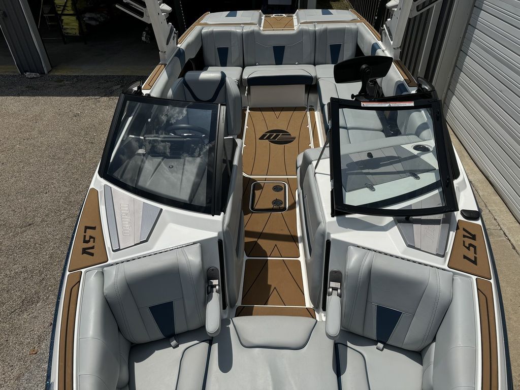 2022 malibu boats 23-LSV