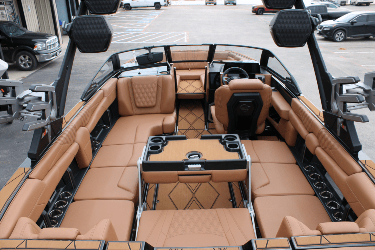 2025 Malibu M230