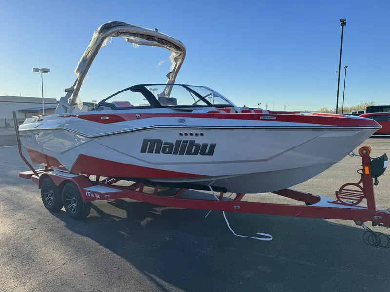 New 2024 Malibu 22 LSV