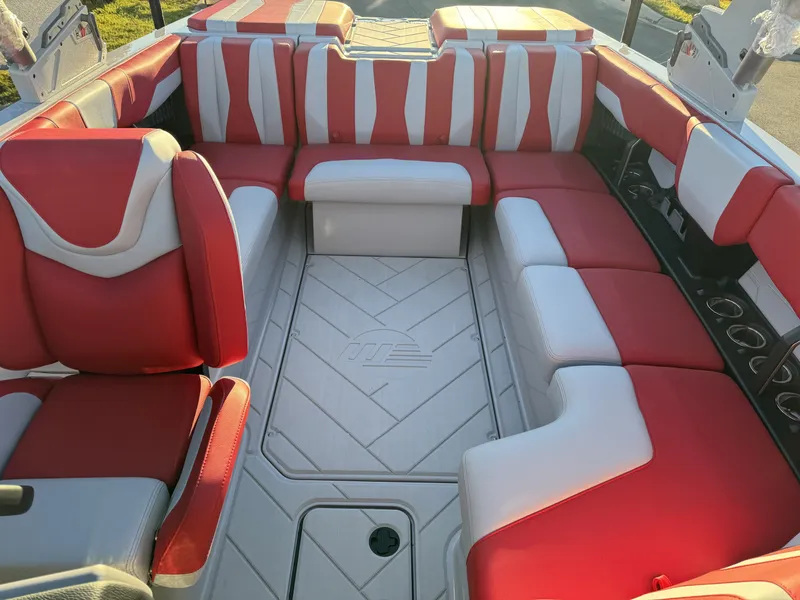 New 2024 Malibu 22 LSV