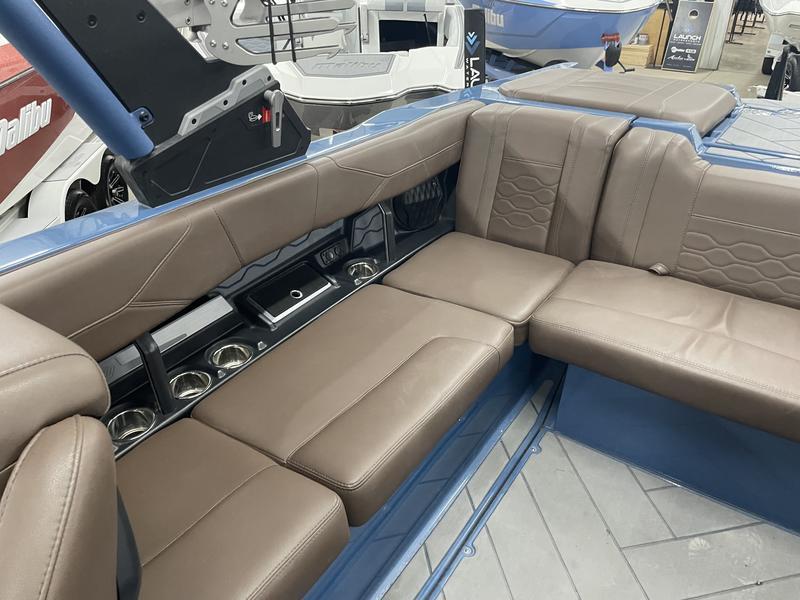 2024 Malibu 23 LSV