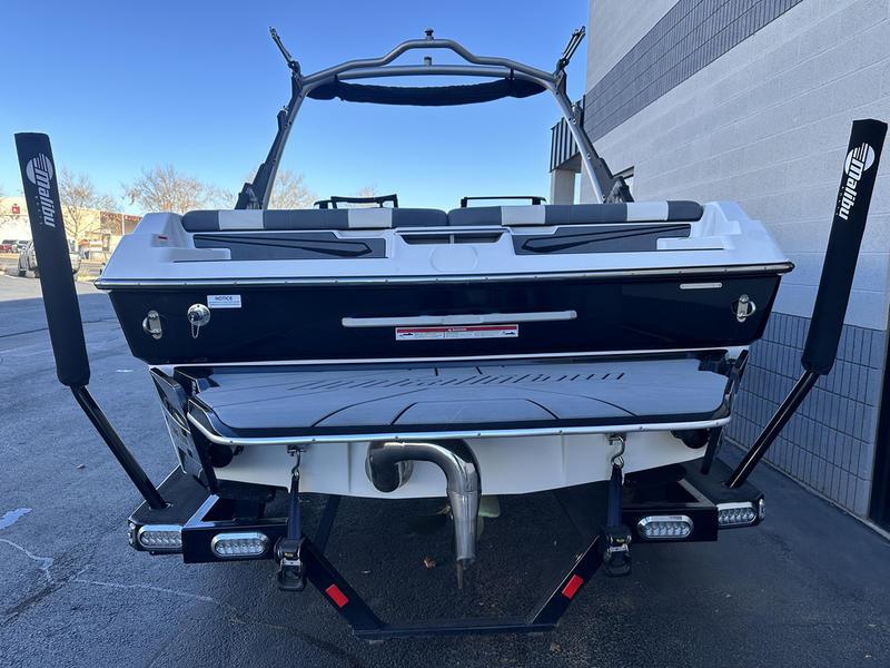2024 Malibu 21 LX-R
