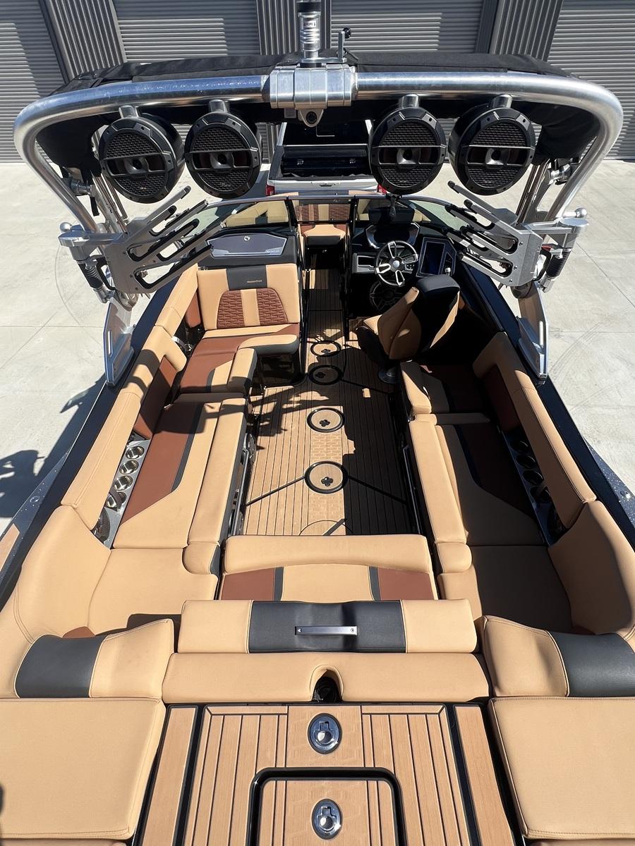 2021 MasterCraft X24
