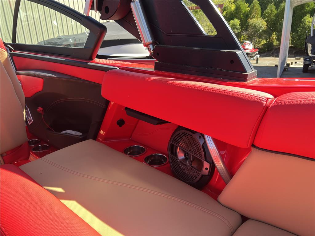 2022 MasterCraft XT20 - Immaculate