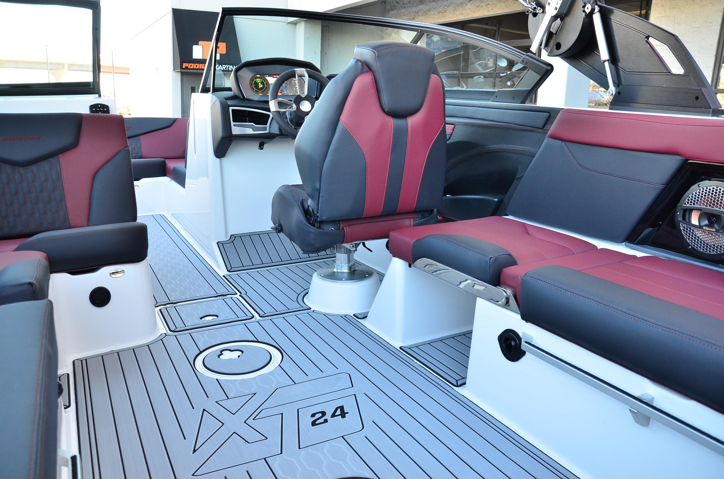 2024 MasterCraft XT24 w/ Ilmor 6.2! LOADED. Model Year End Clearance Priced!