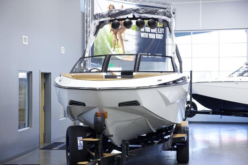 2025 Axis T250