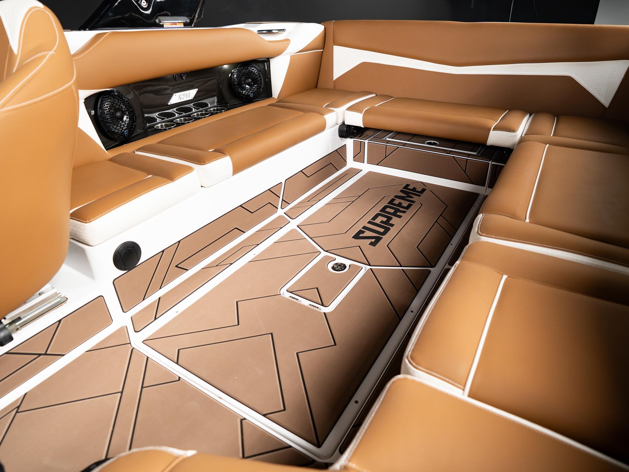 2025 Supreme S240 &#8211; White Frost / Castano Brown Interior