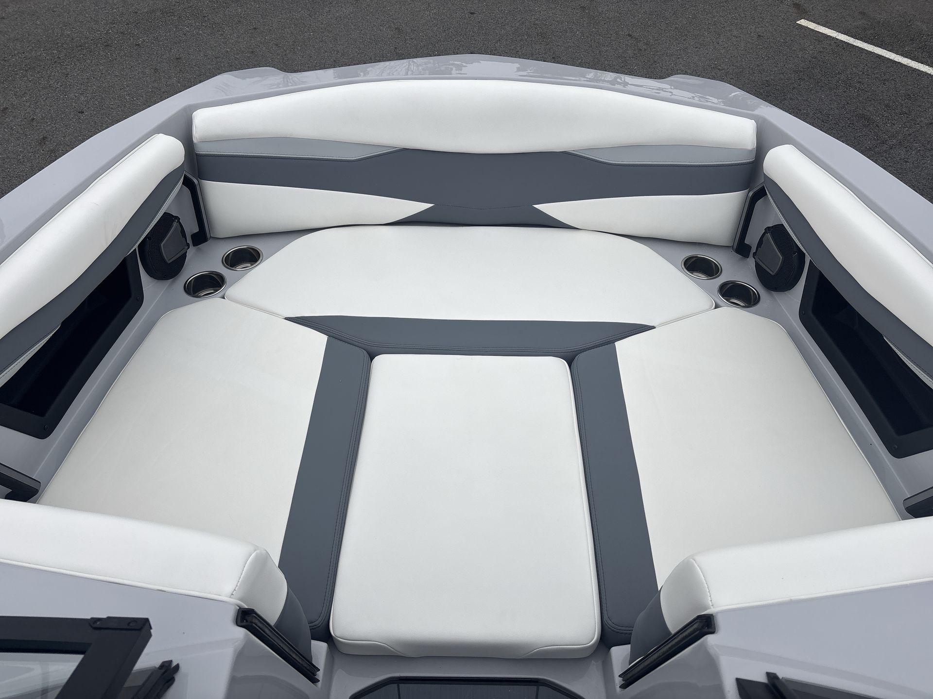 2025 Axis A225 Icon