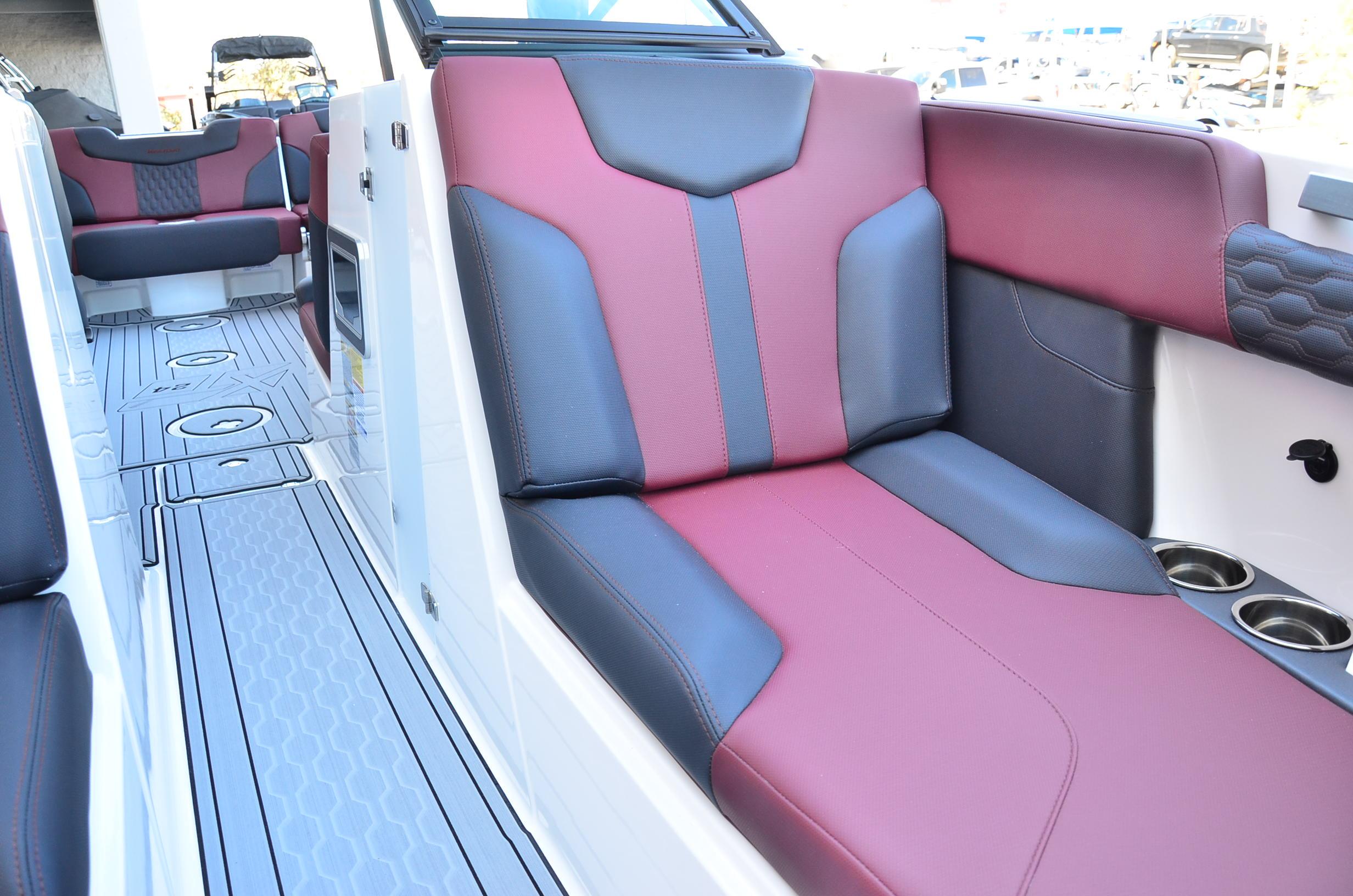 2024 MasterCraft XT24 w/ Ilmor 6.2! LOADED. Model Year End Clearance Priced!