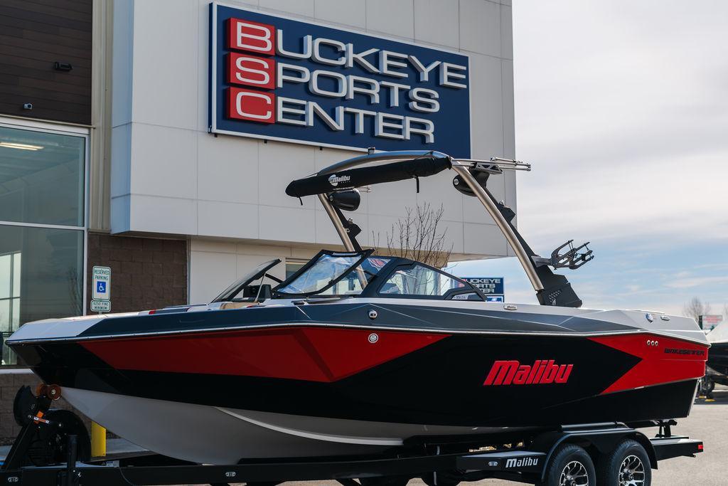 2024 malibu boats 23-LSV