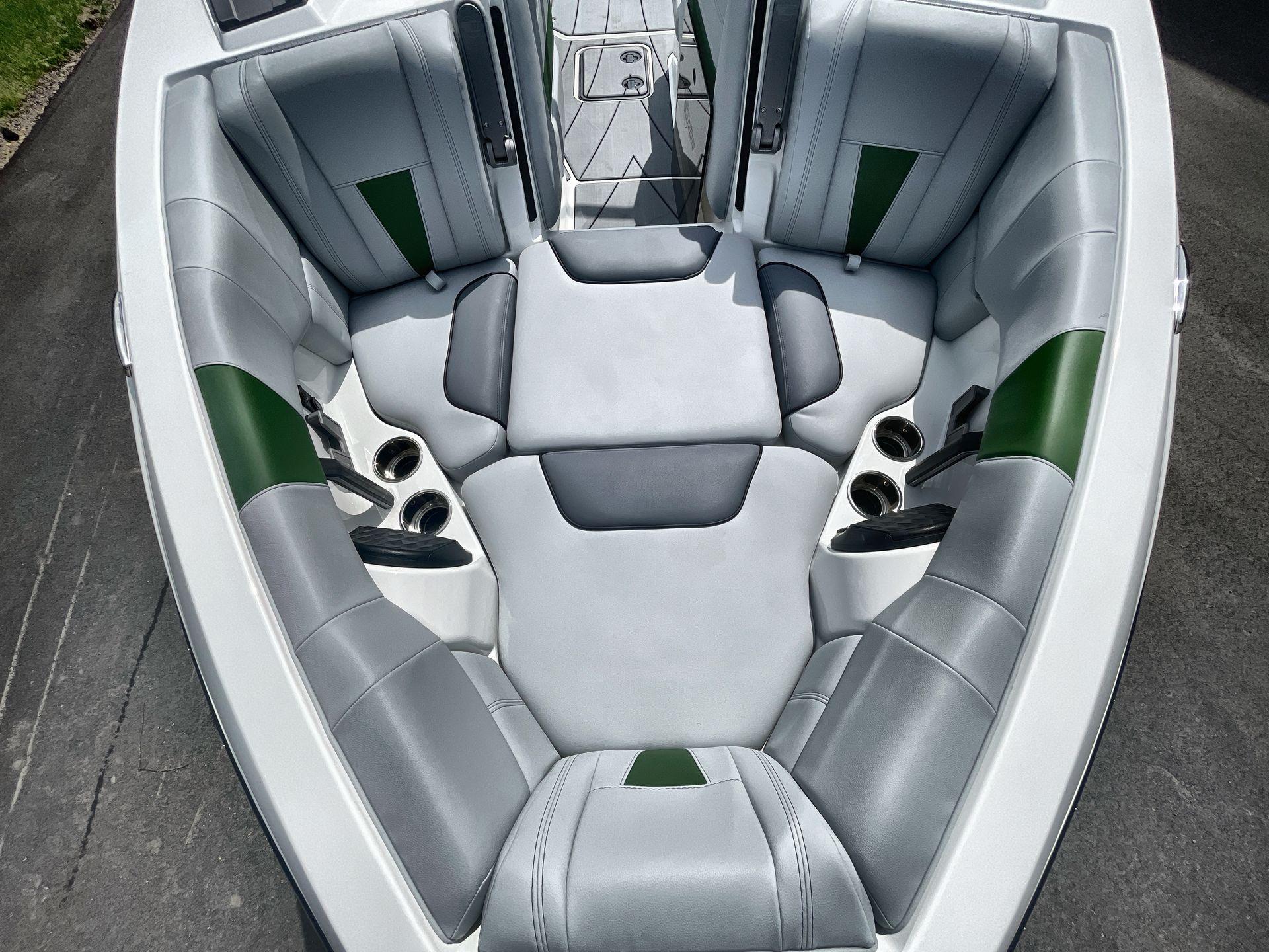 2023 Malibu 23 LSV