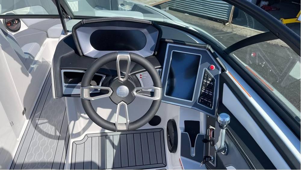 2024 MasterCraft XT23
