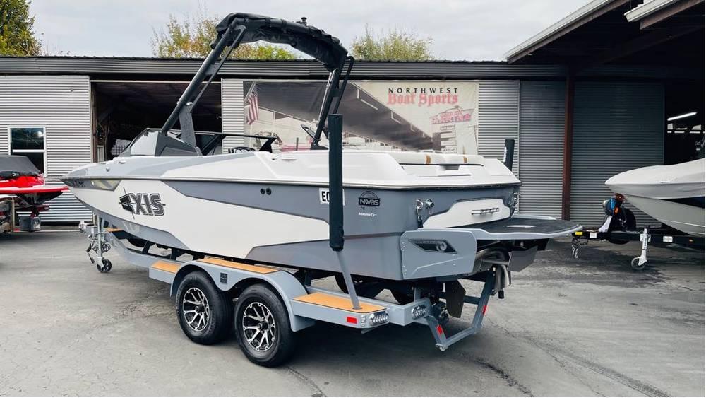 boat.Title