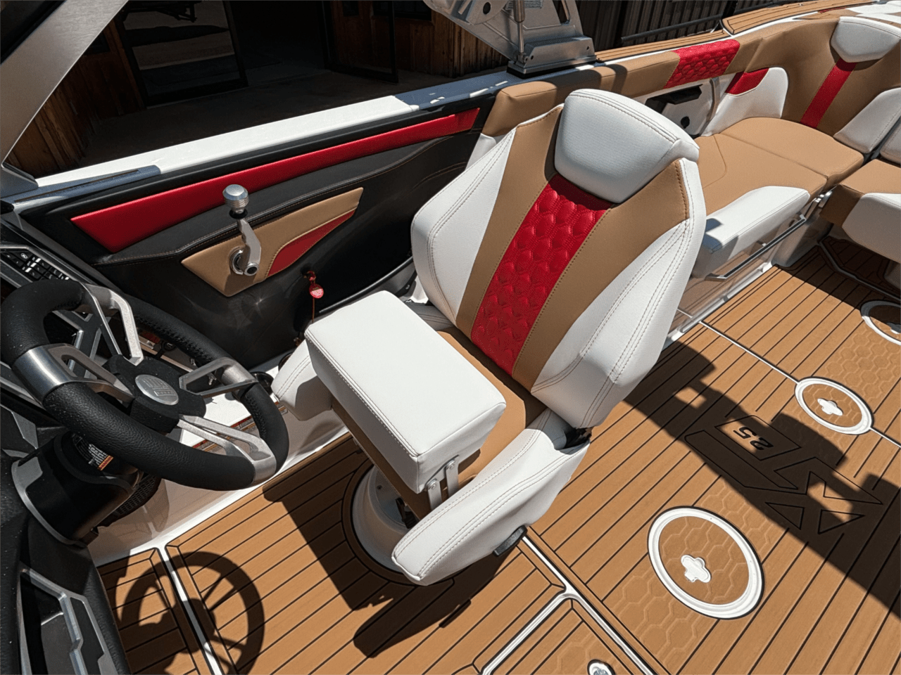 2024 MasterCraft XT25