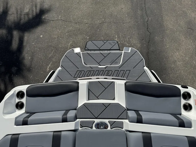 2025 Malibu 23 LSV