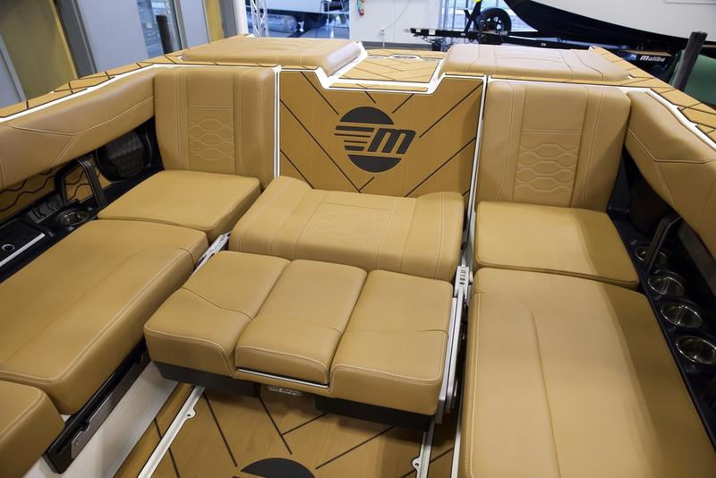2025 Malibu 23 LSV