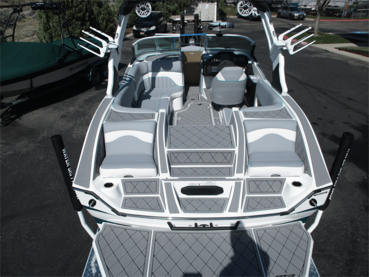 boat.Title