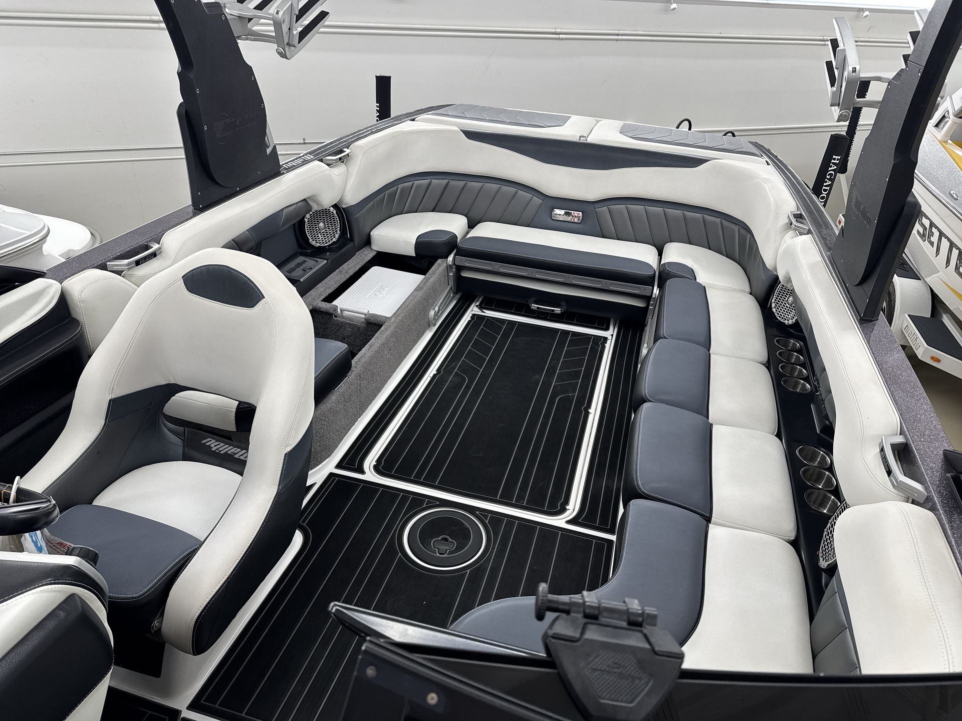 2016 Malibu 25LSV