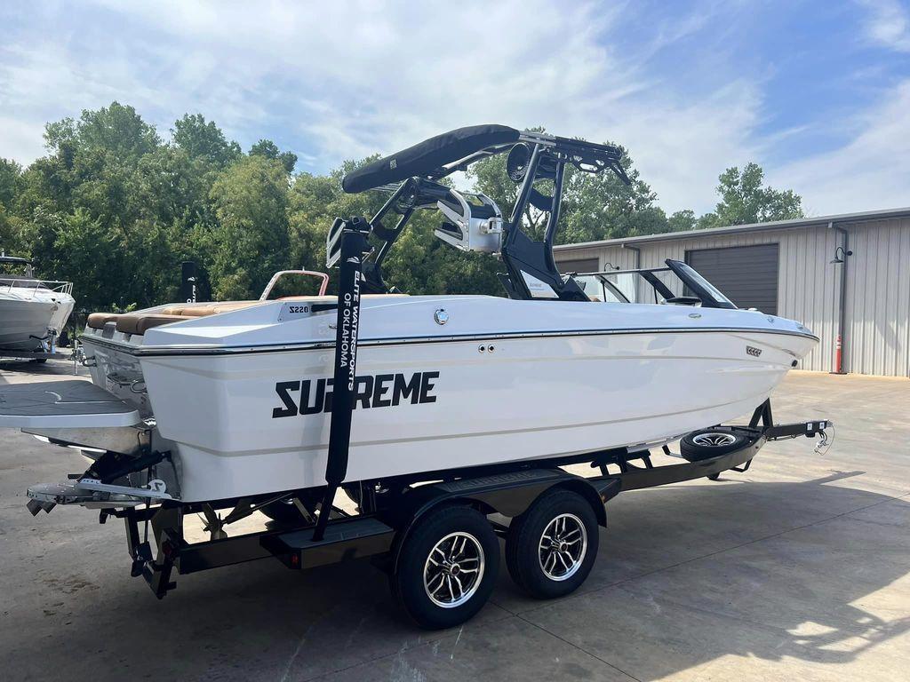 2025 Supreme S220