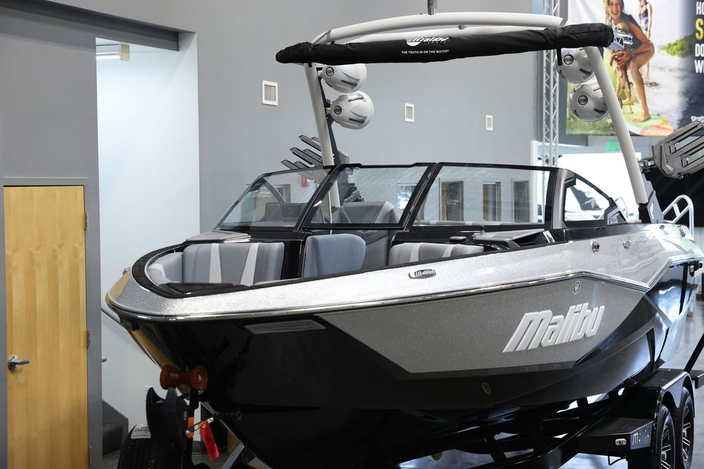 2024 Malibu 22 LSV