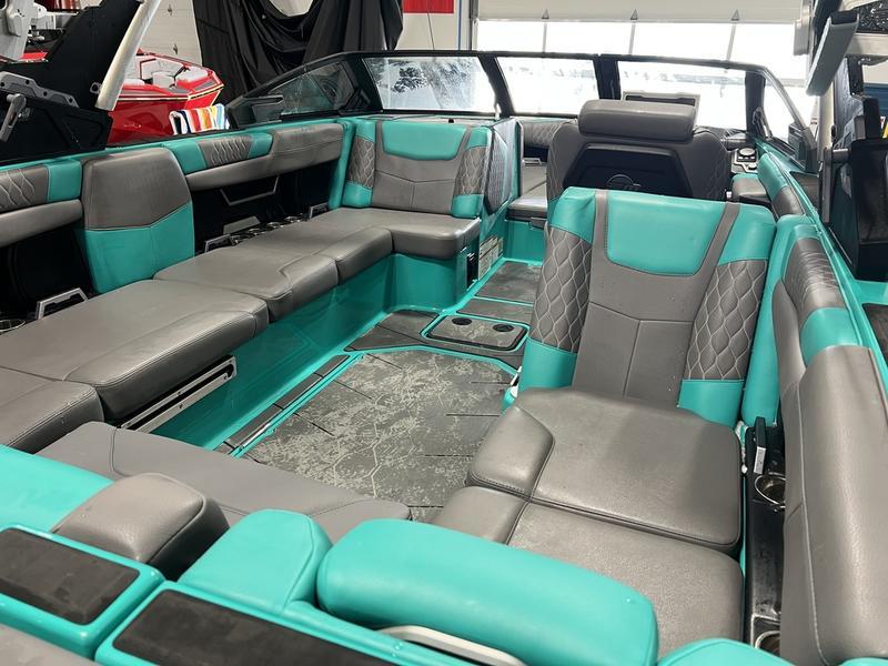 2021 Malibu Boats M240