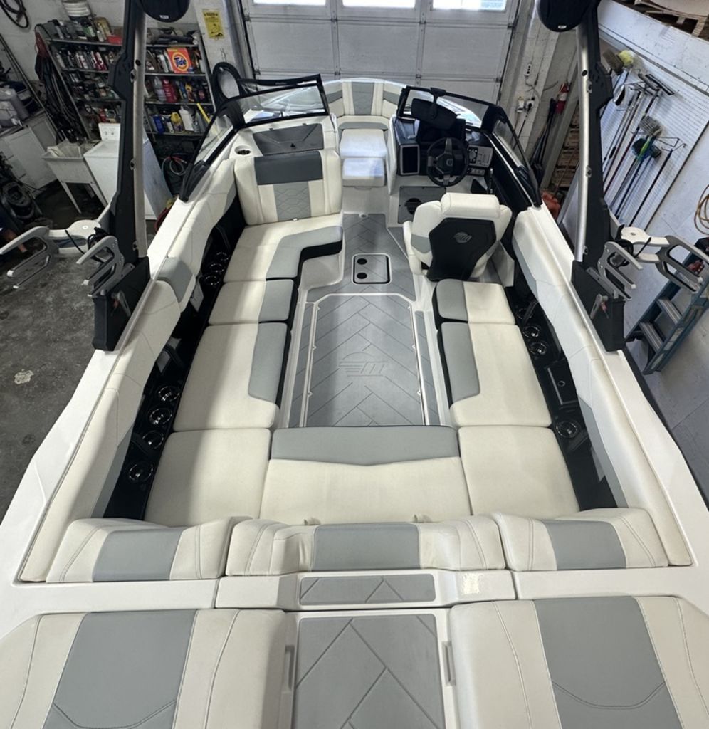2024 Malibu Boats 23 LSV