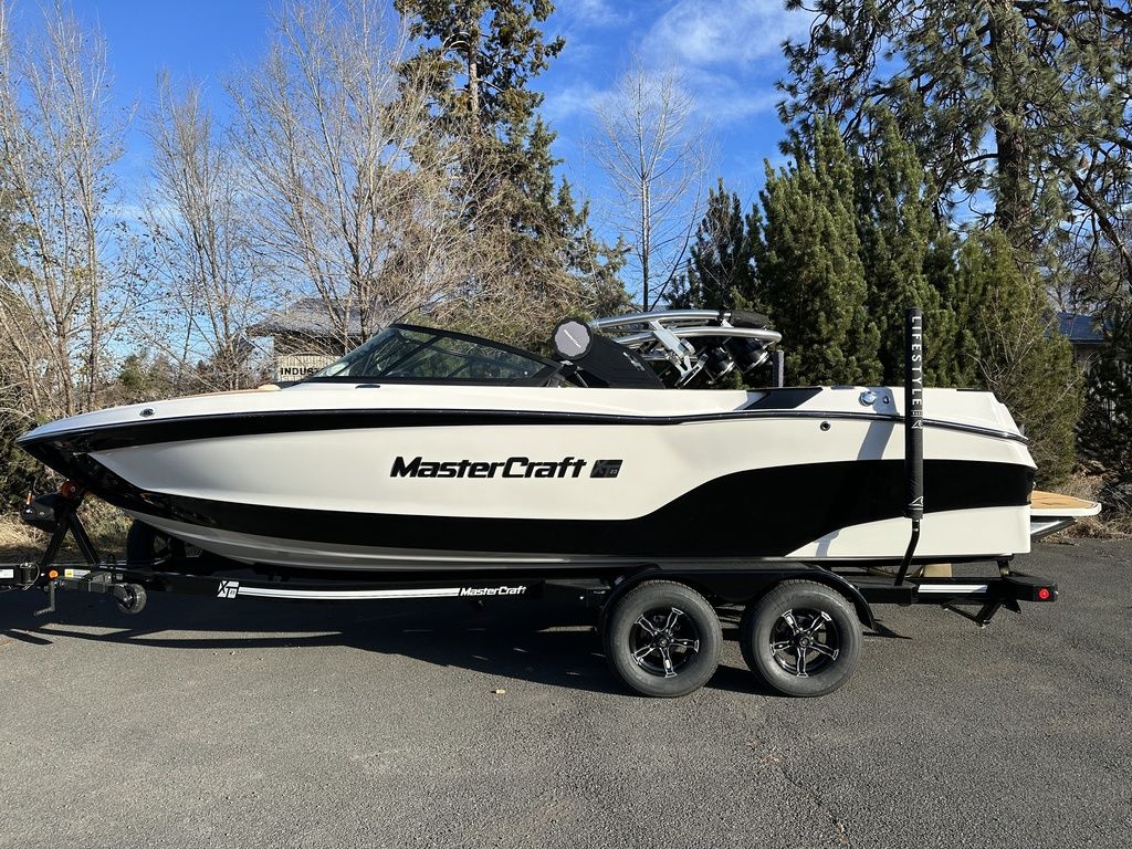 2024 MasterCraft XT23