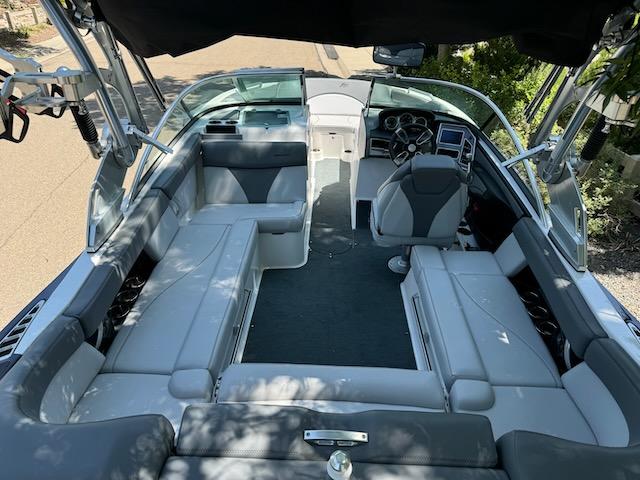 2020 MasterCraft XT22 – Low Hours