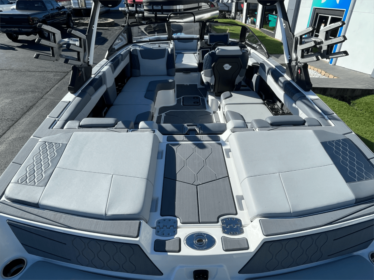 2024 Malibu M220