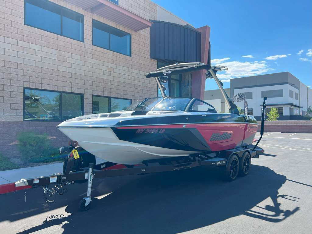 2021 Malibu 22 LSV