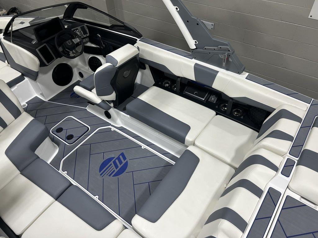 NEW 2024 Malibu 22 LSV