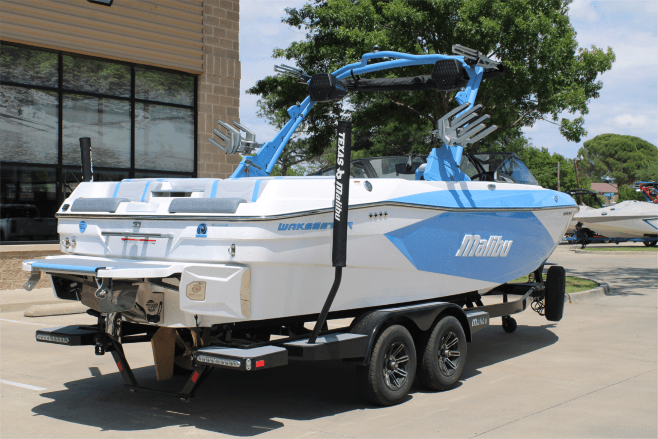 2025 Malibu 23 LSV