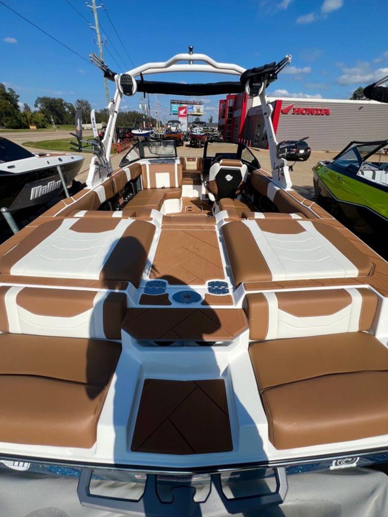 2025 Malibu Boats 23 LSV