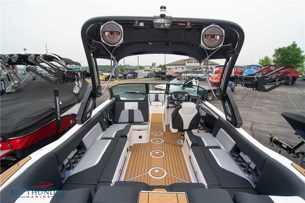 2023 MasterCraft X24