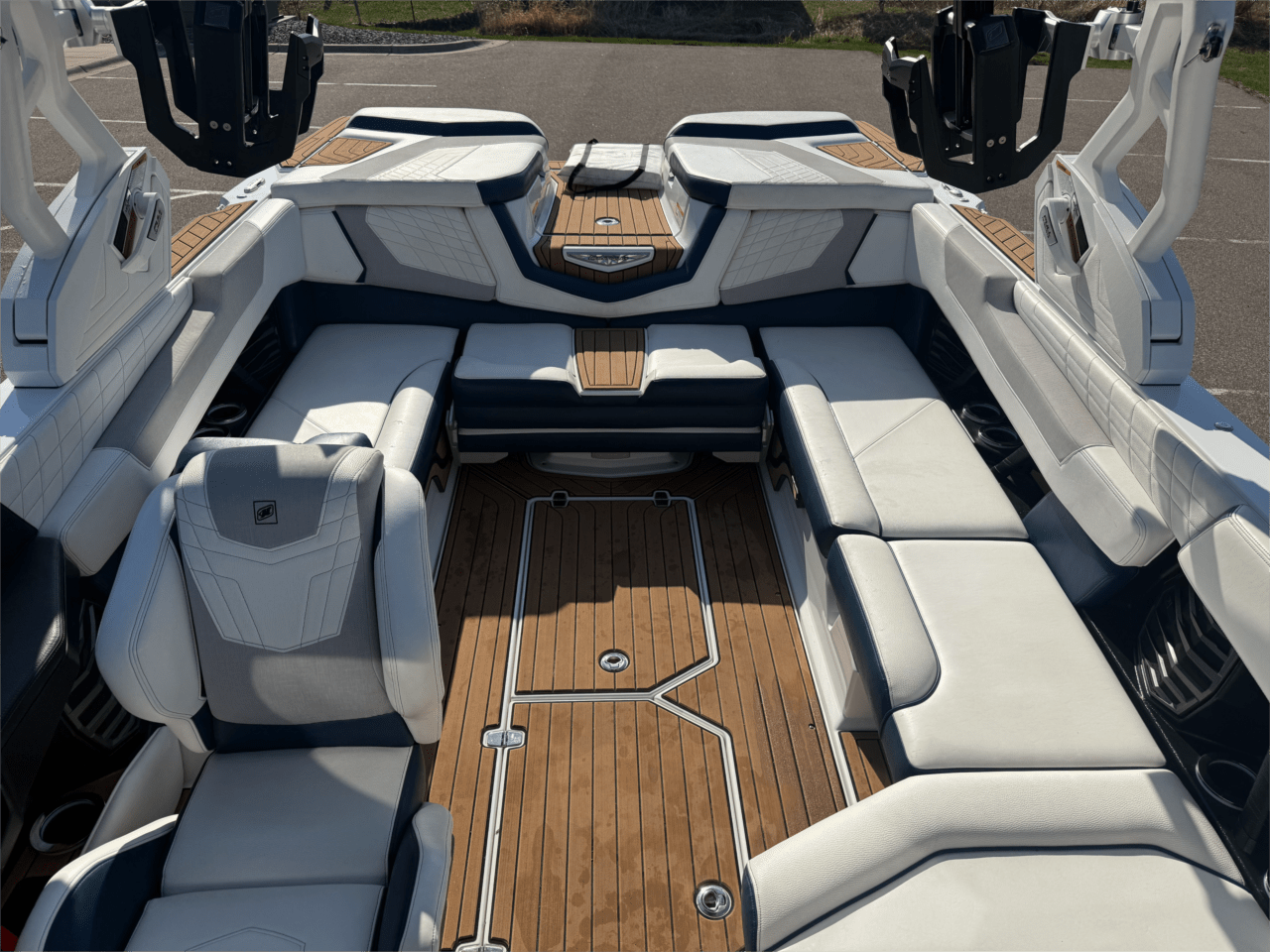 2021 Nautique G23 – Loaded – Spotless