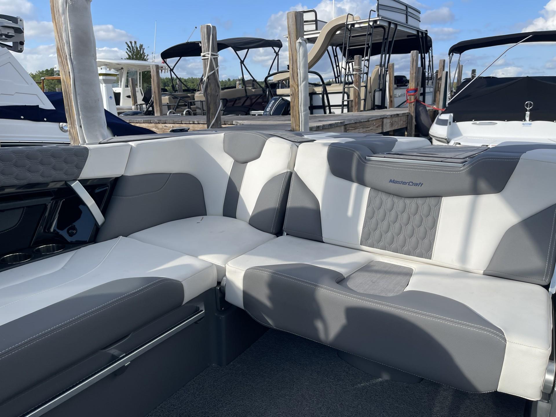 2022 MasterCraft XT23