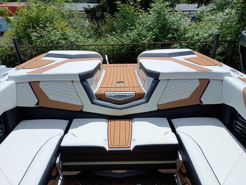 boat.Title