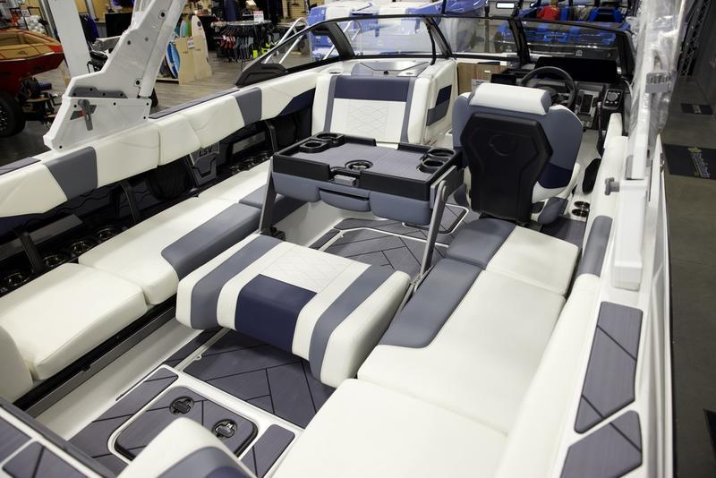 2025 Malibu 23 LSV