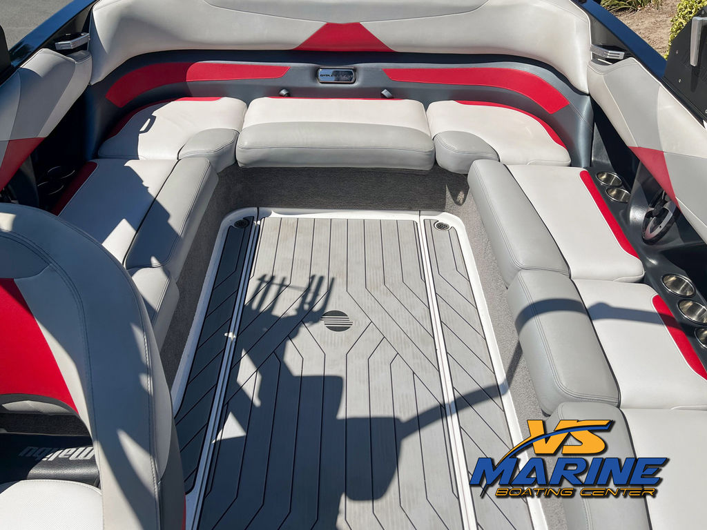 2017 Malibu Boats 23 LSV