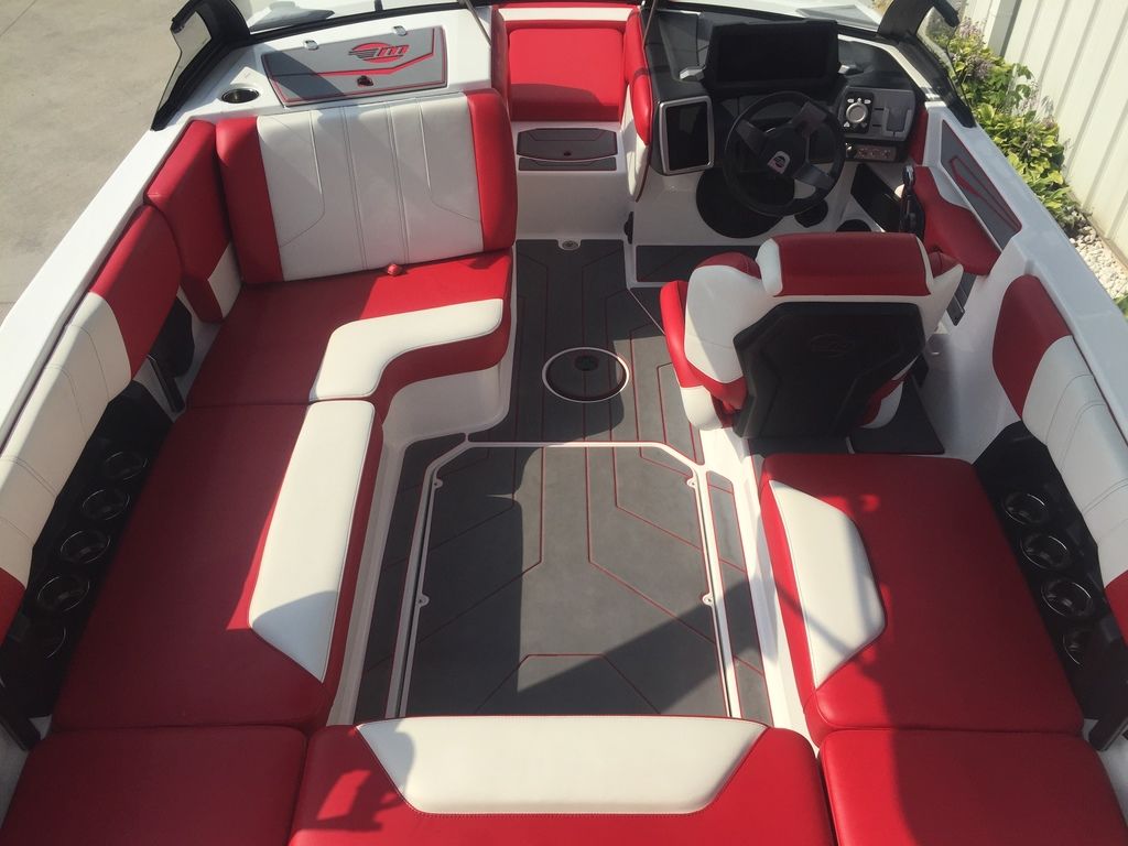2022 Malibu Boats 21 LX