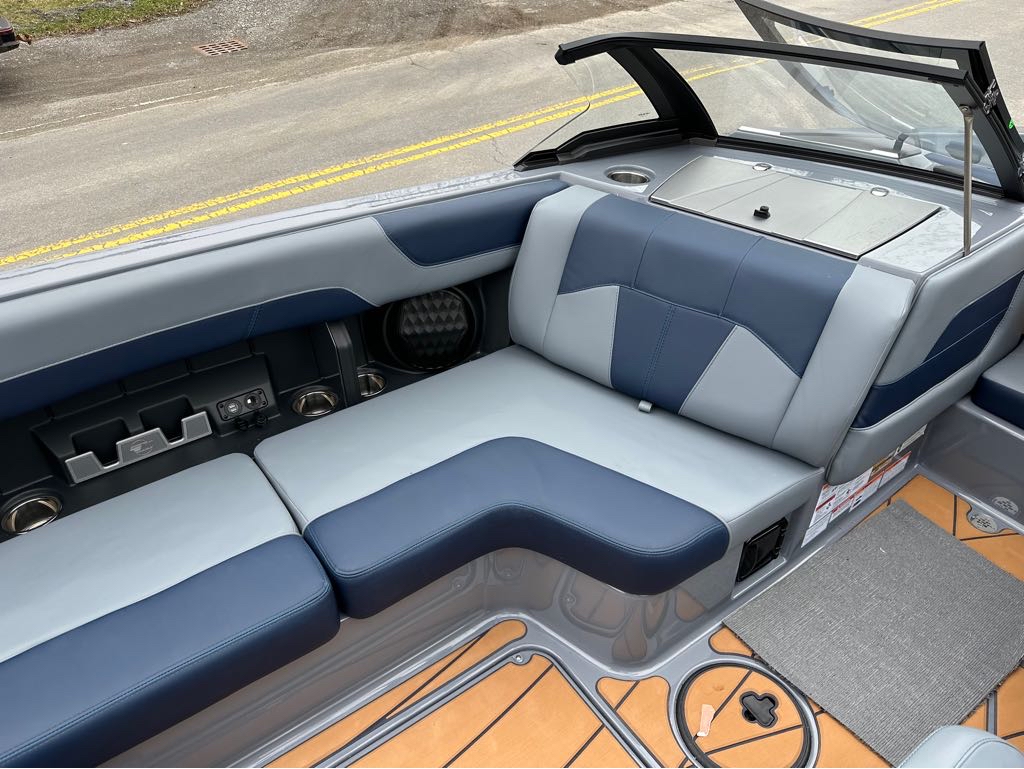 2023 Malibu Boats 20 VTX