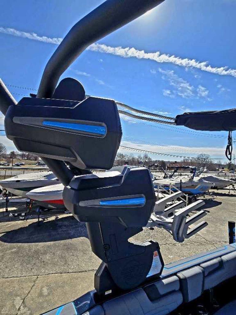 2025 Malibu Boats Wakesetter 25 LSV